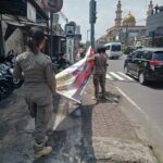 Penertiban Spanduk oleh Regu Dalmas 1 dan Regu Rahayu di Kawasan Strategis Tabanan